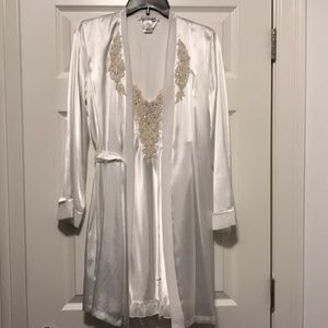 Bridal robe and lingerie set